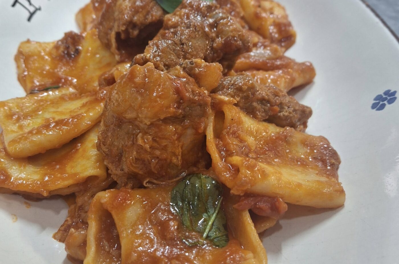 Guancia di Suino Nero della Sila al Vino Rosso: la Ricetta Tradizionale Calabrese
