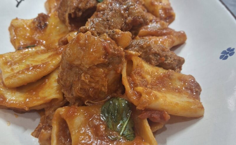Guancia di Suino Nero della Sila al Vino Rosso: la Ricetta Tradizionale Calabrese